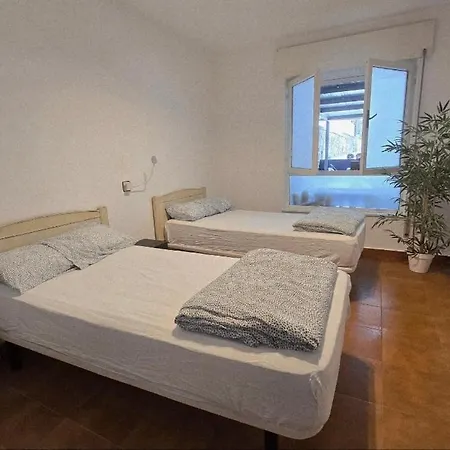 Hostal Llanes Paradise *